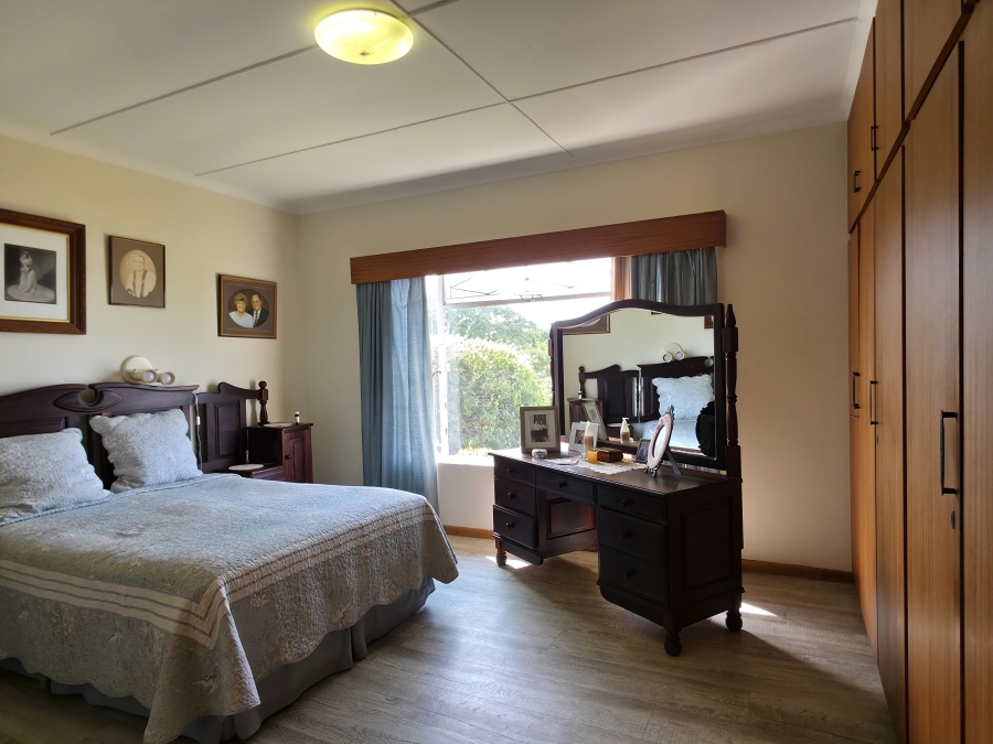 6 Bedroom Property for Sale in Wavecrest Eastern Cape